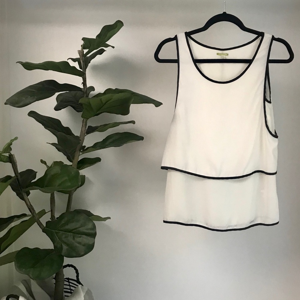 Gianni Bini white and black tiered tank SZ S